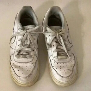 Nike size 6Y Preloved